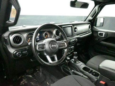 Used 2020 Jeep Wrangler Unlimited Sahara AWD/4WD image 8