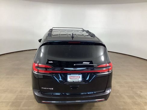 Used 2022 Chrysler Pacifica Touring-L FWD image 7