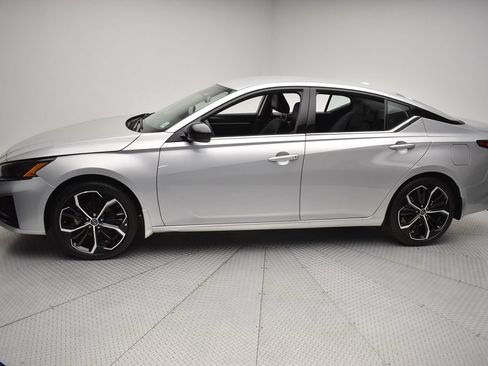 Used 2025 Nissan Altima 2.5 SR FWD image 8