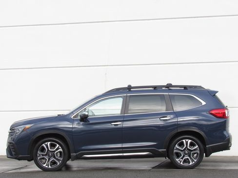 Used 2023 Subaru Ascent Touring w/ Popular Package #2A image 4