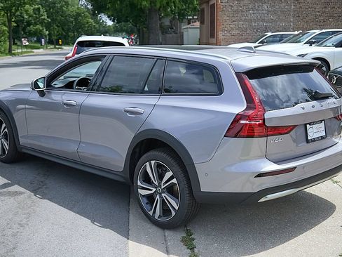 New 2026 Volvo V60 B5 Cross Country Plus w/ Climate Package AWD/4WD image 7