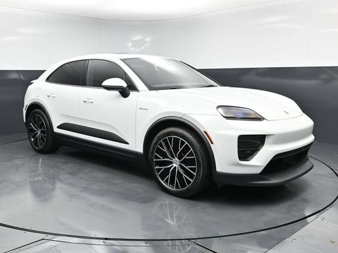 New 2026 Porsche Macan 4 Electric AWD/4WD image 10