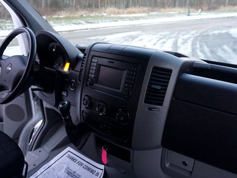 Used 2014 Freightliner Sprinter 2500 image 13