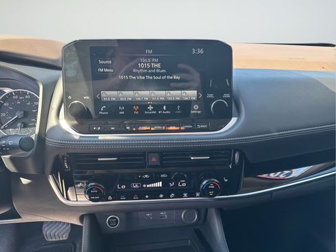 Certified 2023 Nissan Rogue SL w/ SL Premium Package FWD image 18