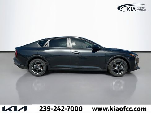 New 2025 Kia K4 LXS image 6