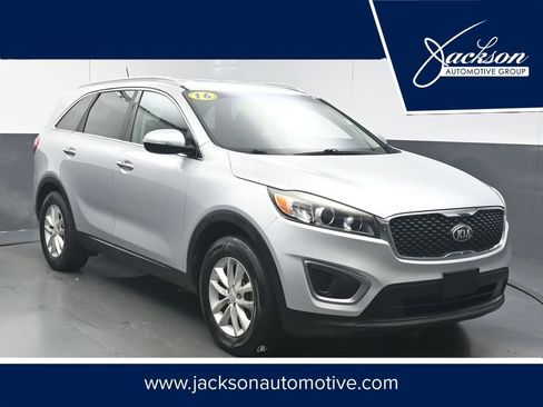 Used 2016 Kia Sorento LX image 1