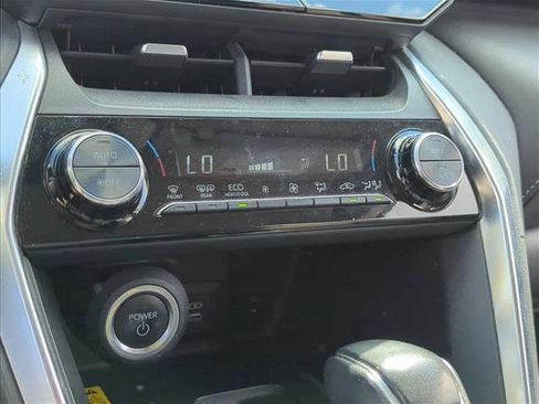 Used 2023 Toyota Venza LE image 9