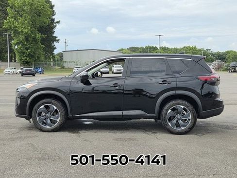 Used 2025 Nissan Rogue SV AWD/4WD image 2