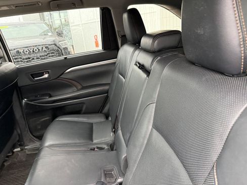 Certified 2018 Toyota Highlander Limited Platinum AWD/4WD image 12
