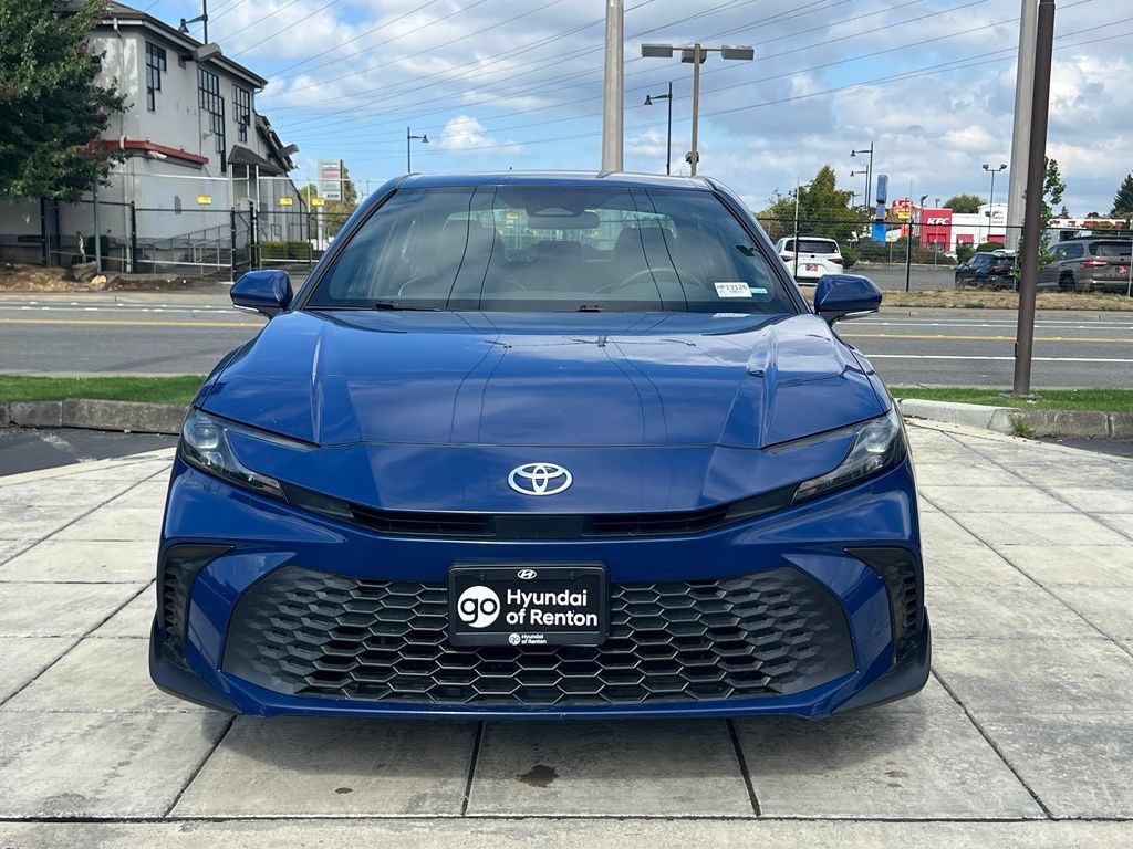 Used 2025 Toyota Camry SE FWD image 4
