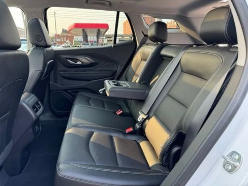 Used 2024 GMC Terrain SLT w/ Infotainment Package II AWD/4WD image 11