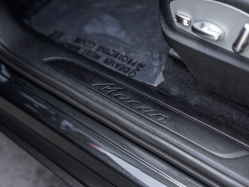 Certified 2023 Porsche Macan AWD/4WD image 22