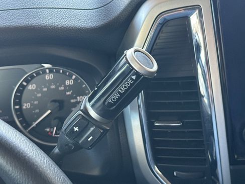 Used 2021 Nissan Titan SV image 20