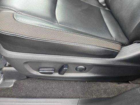 Used 2023 Nissan Pathfinder SL w/ Lighting Package (N92) FWD image 13