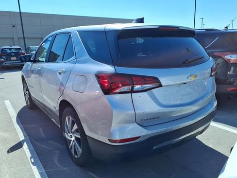 Used 2022 Chevrolet Equinox LT AWD/4WD image 3