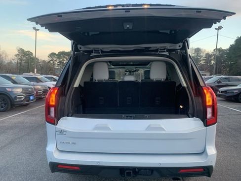 Used 2025 Ford Expedition Active image 28