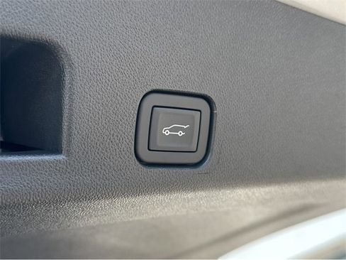 New 2025 GMC Acadia Elevation image 32