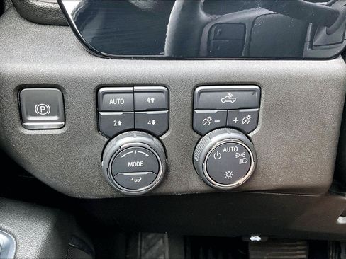 Used 2023 Chevrolet Silverado 1500 LT w/ Z71 Off-Road Package AWD/4WD image 37