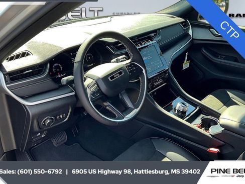 New 2025 Jeep Grand Cherokee Altitude image 6