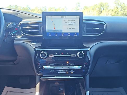 Used 2022 Ford Explorer Limited w/ Equipment Group 301A image 25