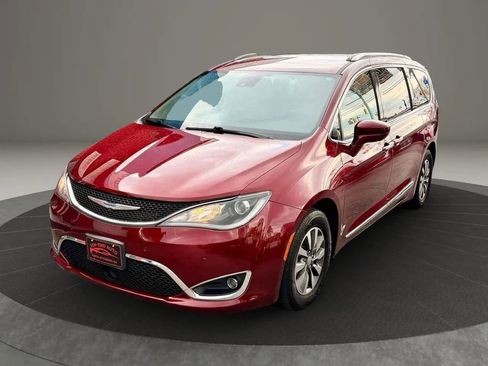 Used 2020 Chrysler Pacifica Touring-L Plus image 1