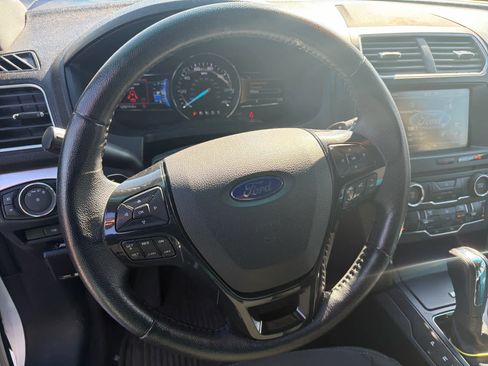 Used 2016 Ford Explorer XLT image 7