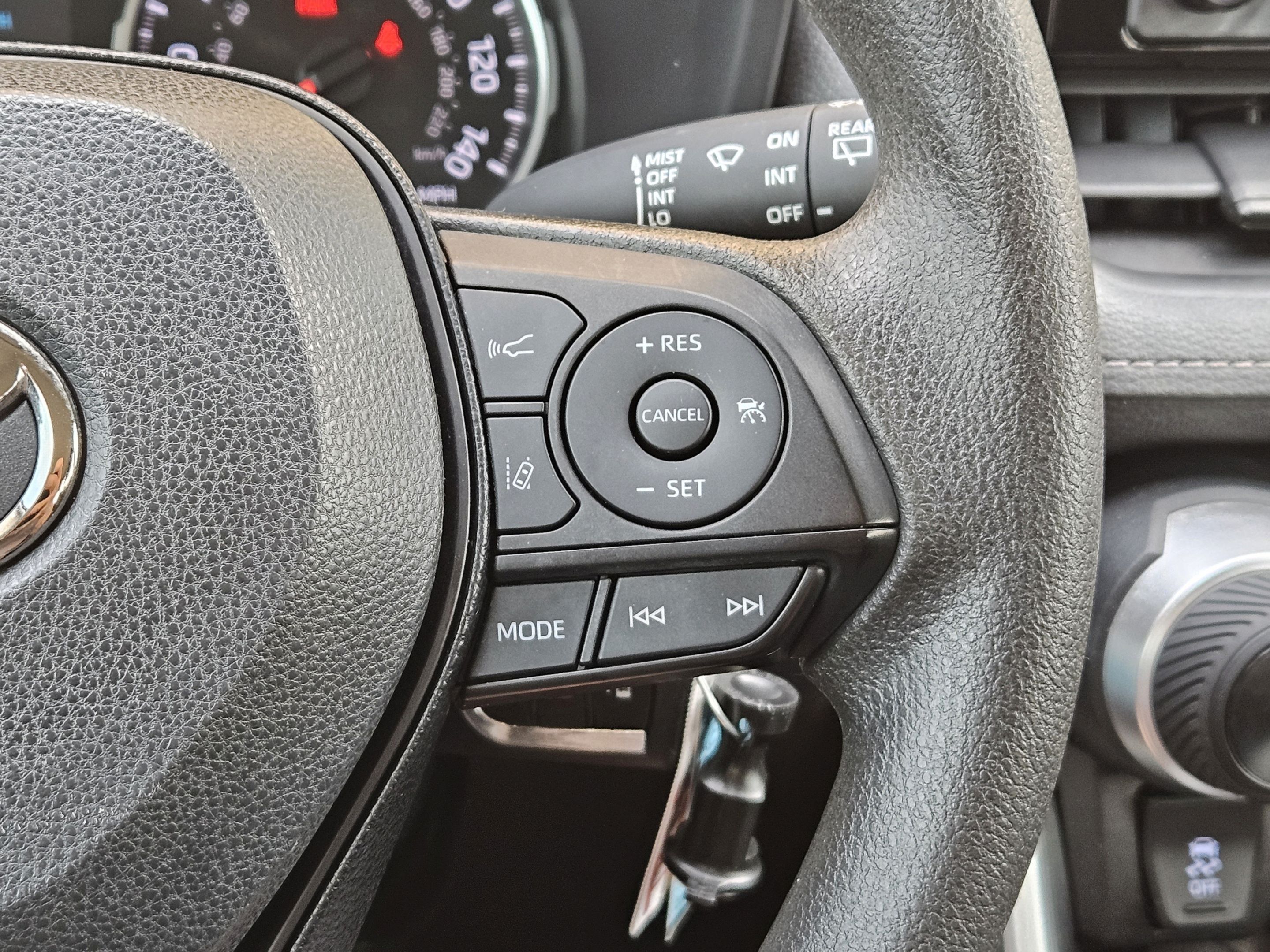 Used 2021 Toyota RAV4 LE AWD/4WD image 26