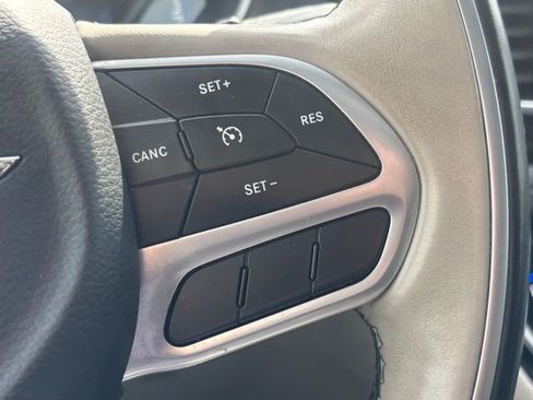 Used 2018 Chrysler Pacifica Limited w/ Tire & Wheel Group image 21