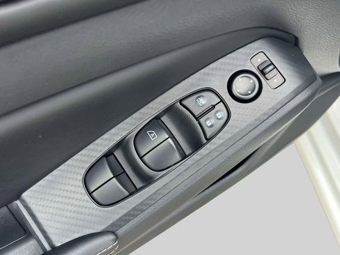 Used 2025 Nissan Altima 2.5 SV FWD image 18