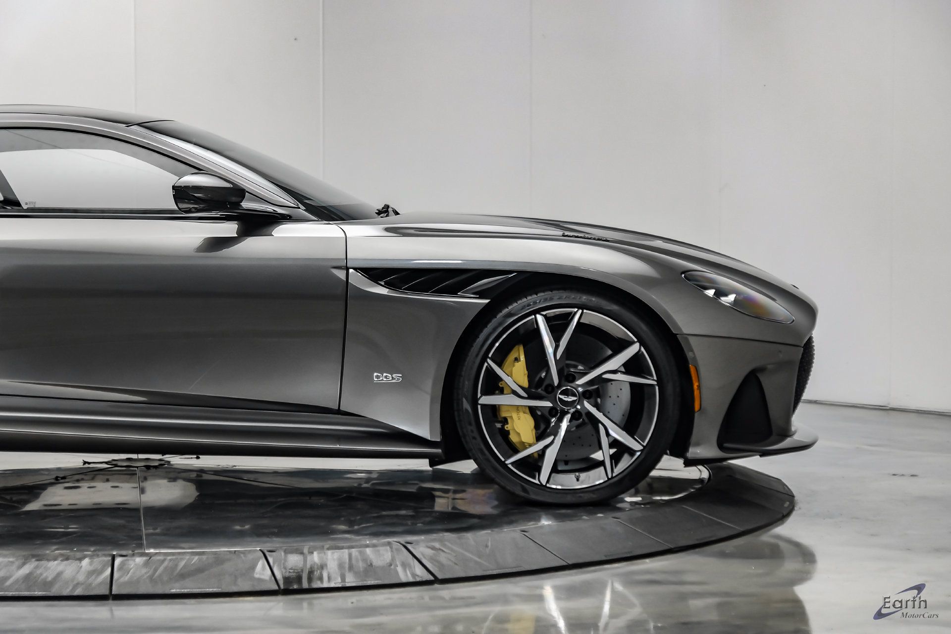 Used 2019 Aston Martin DBS Superleggera RWD image 24
