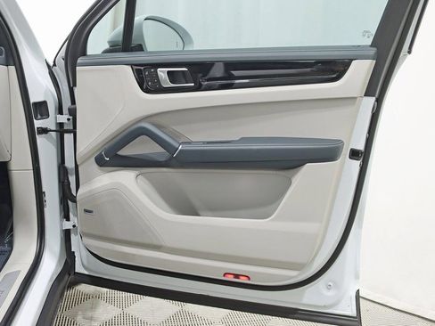 Used 2023 Porsche Cayenne Base image 38