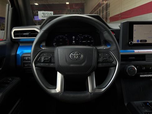 Used 2025 Toyota Tacoma TRD Off-Road AWD/4WD image 32