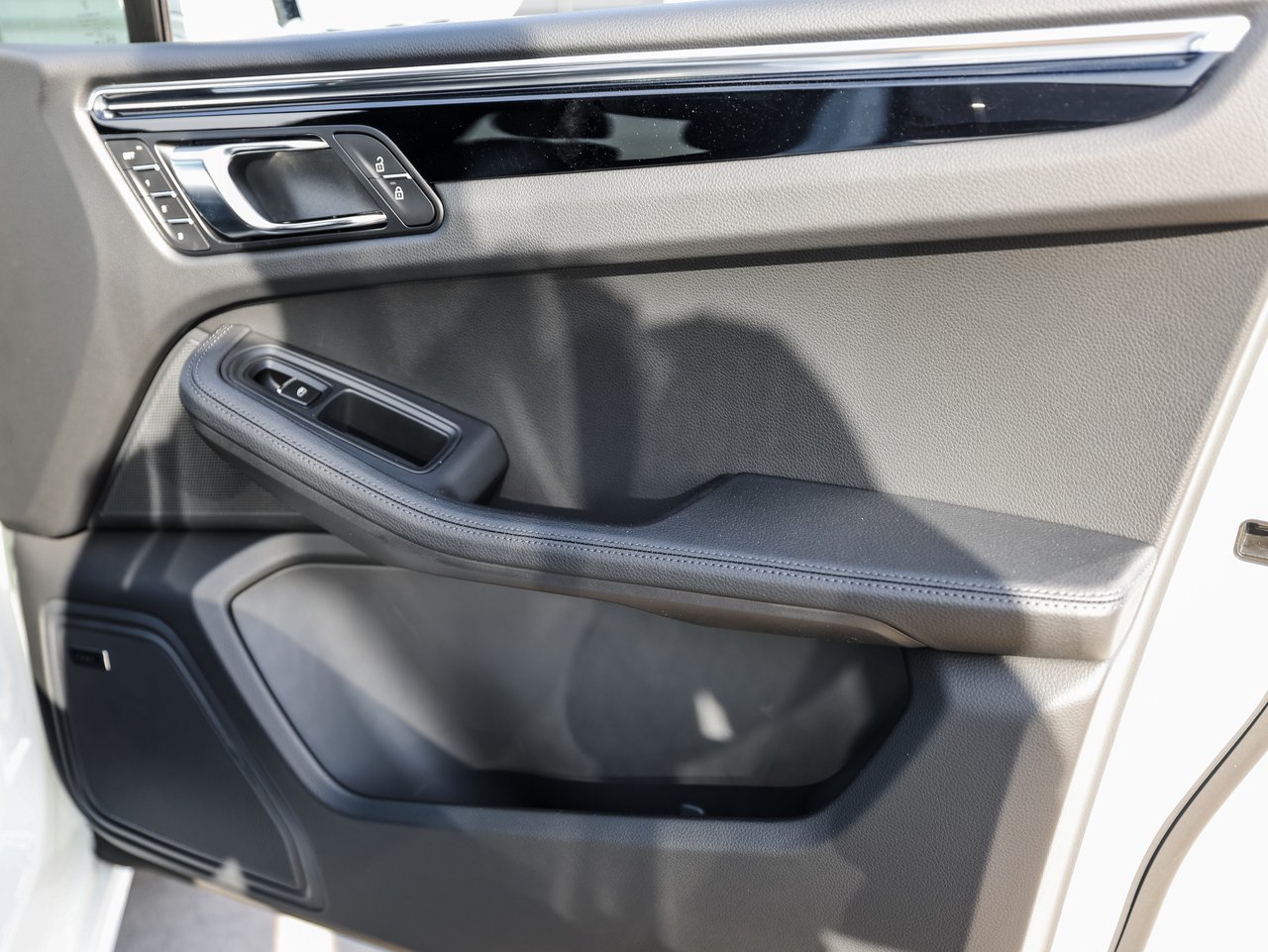 Certified 2026 Porsche Macan AWD/4WD image 27