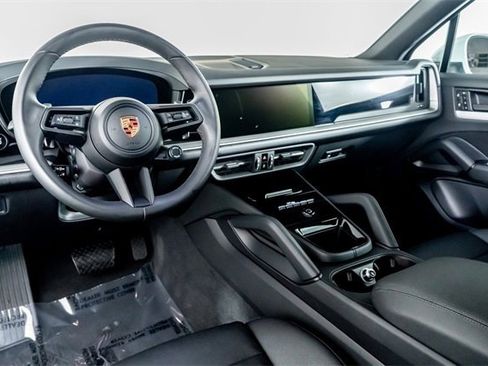 Used 2025 Porsche Cayenne image 2
