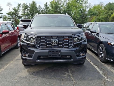 Used 2023 Honda Passport TrailSport image 2