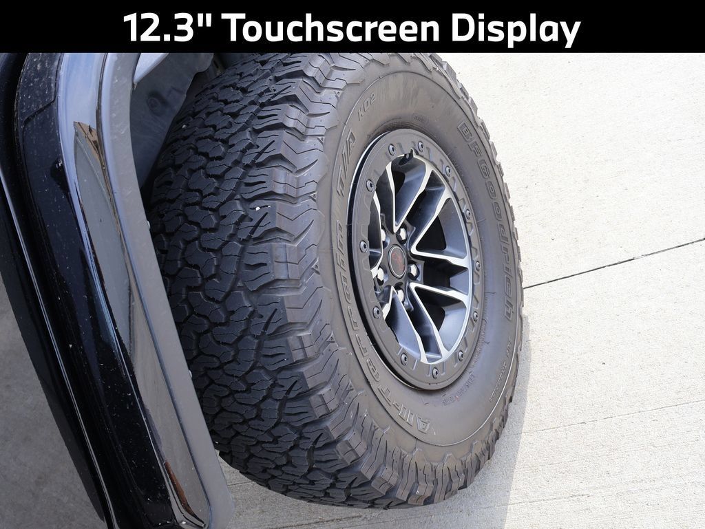 Used 2025 Jeep Wrangler Unlimited Rubicon AWD/4WD image 39
