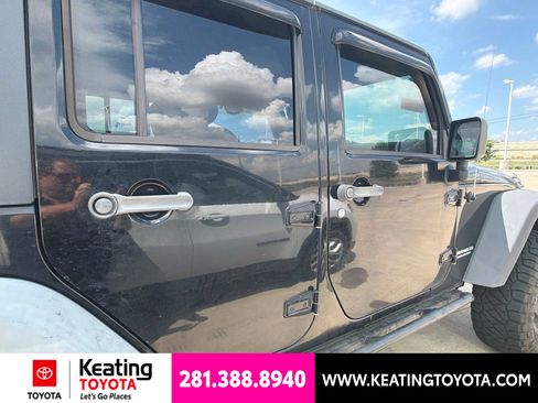 Used 2010 Jeep Wrangler Unlimited Rubicon w/ Trailer Tow Group AWD/4WD image 2
