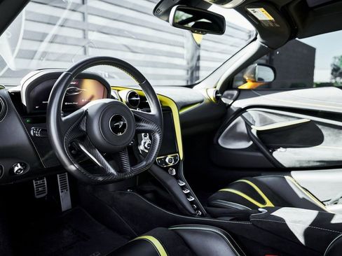 Used 2019 McLaren 720S RWD image 2