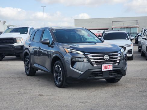 Used 2025 Nissan Rogue SV AWD/4WD image 3