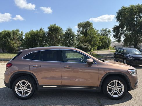 Used 2022 Mercedes-Benz GLA 250 4MATIC w/ Premium Package Lite image 2