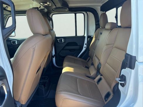Used 2021 Jeep Gladiator Overland w/ Popular Equipment Package AWD/4WD image 16