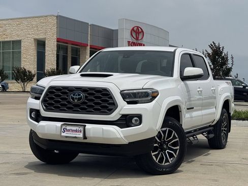 Used 2023 Toyota Tacoma TRD Sport w/ Technology Package AWD/4WD image 2