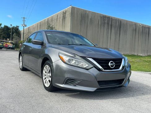 Used 2017 Nissan Altima 2.5 S w/ Power Driver Seat Package FWD image 4