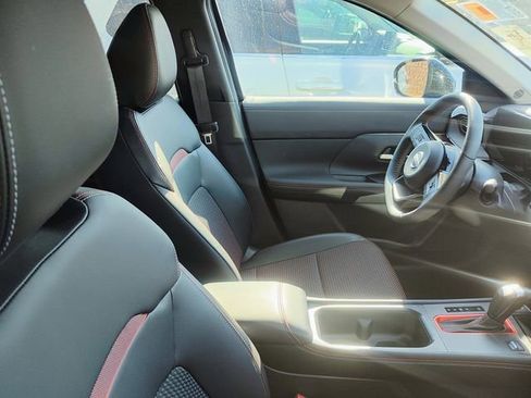 Used 2025 Nissan Kicks SR image 4