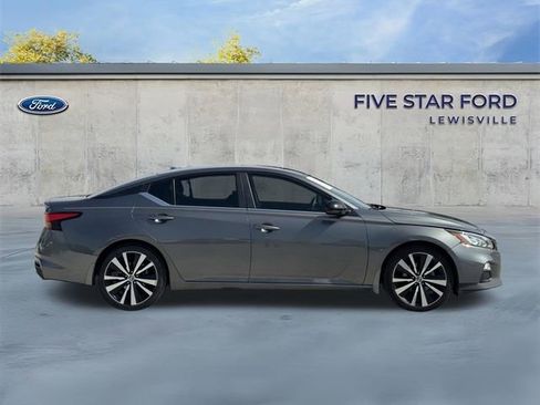 Used 2019 Nissan Altima 2.5 SR w/ SR Premium Package FWD image 3
