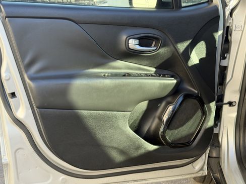 Certified 2019 Jeep Renegade Altitude w/ Quick Order Package 22M image 13