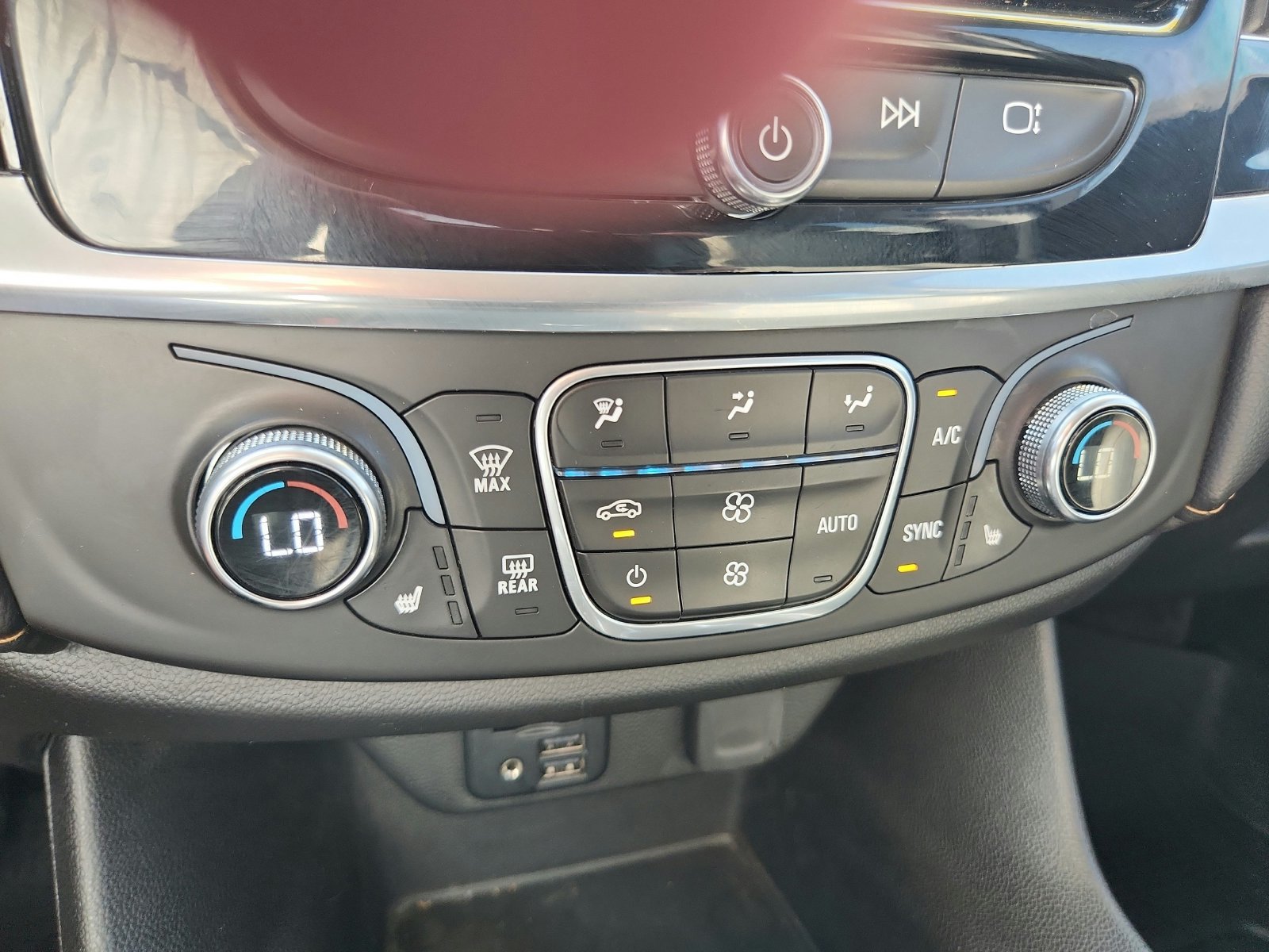 Used 2020 Chevrolet Traverse RS w/ LPO, Floor Liner Package AWD/4WD image 21
