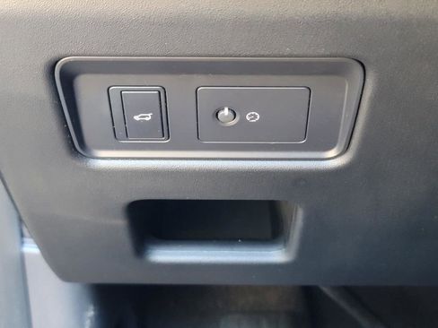 Used 2020 Land Rover Discovery SE image 30