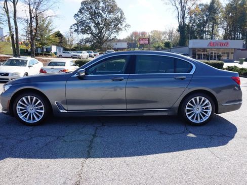 Used 2017 BMW 740i image 2