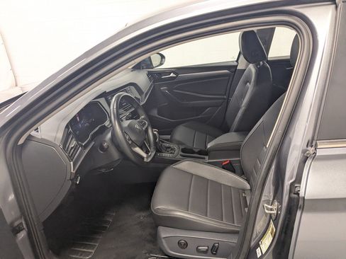 Used 2024 Volkswagen Jetta SE FWD image 20